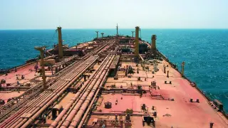 وزير الإعلام اليمني: صافر تدق ناقوس الخطر في البحر الأحمر والحوثيون السبب