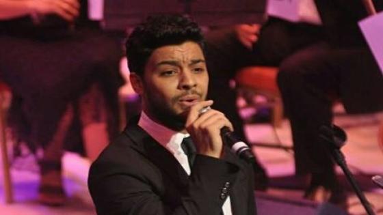 أحمد جمال يتوج بجائزة أفضل مطرب شاب للعام 2015