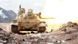 المقاومة الشعبية في مأرب تعثر على دبابات وأليات حربية مدفونة تحت الأرض